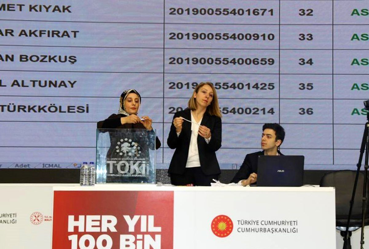 Körfez\'de TOKİ konutları için kuralar çekildi