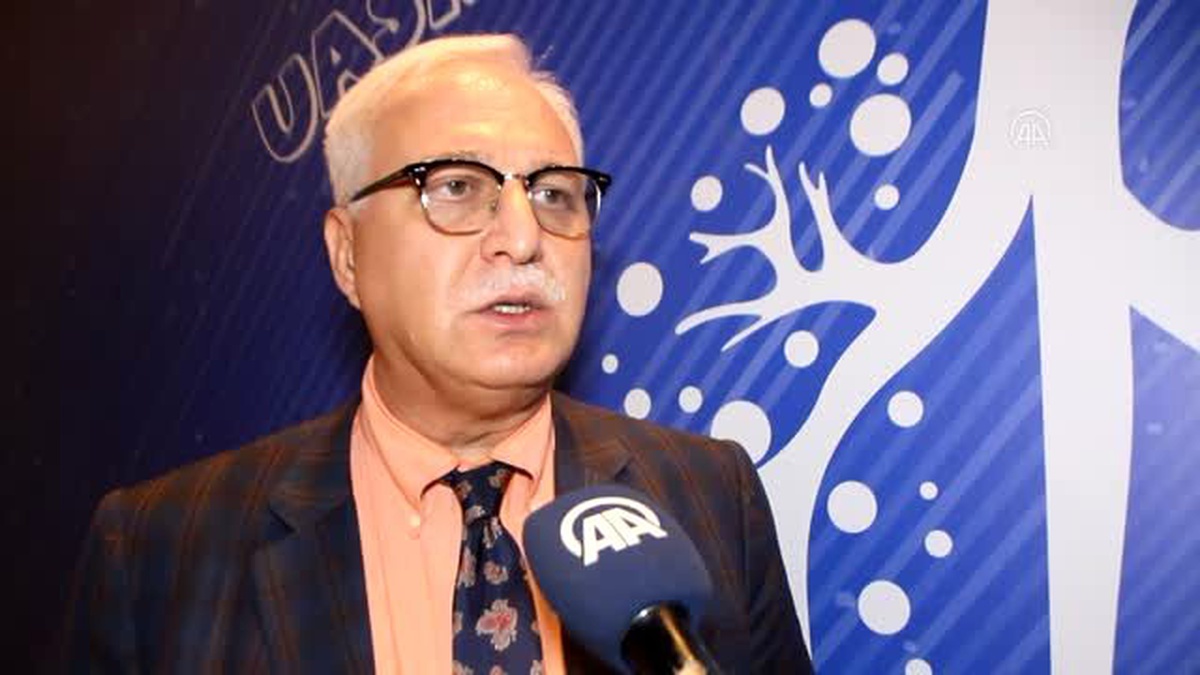Korona Bilim Kurulu Üyesi Prof. Dr. Özlü: "Hastalığı sosyal medyadan takip etmeyin"