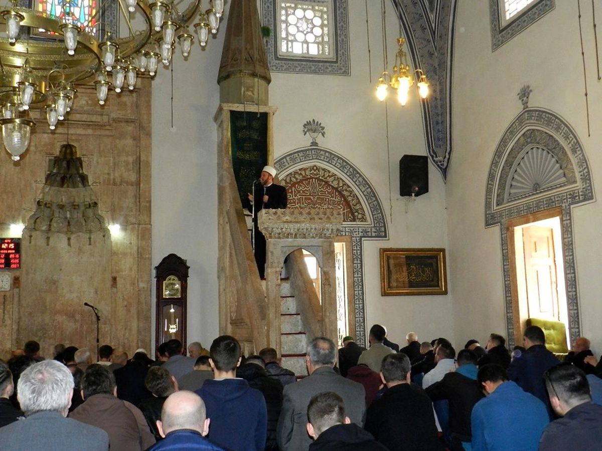 Kosova camilerinde \'korona virüsü\' hutbesi