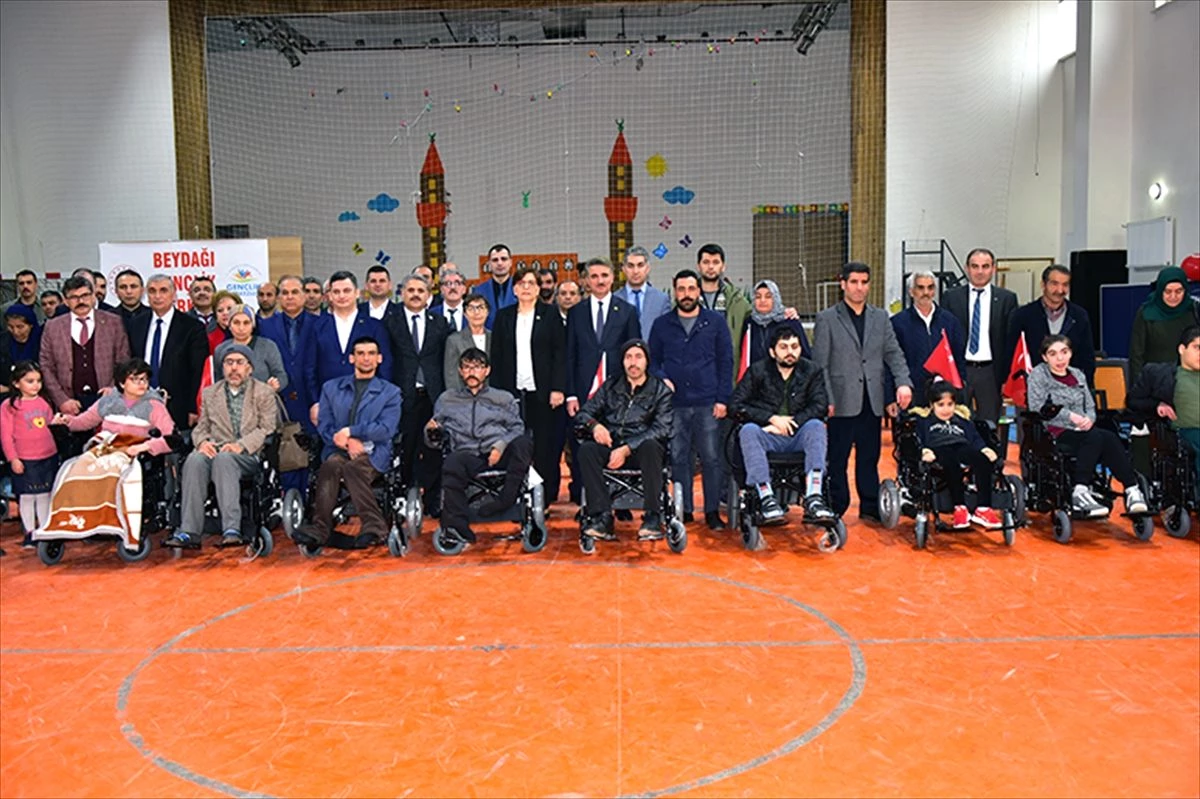 Malatya\'da engelli depremzedelere akülü sandalye dağıtıldı