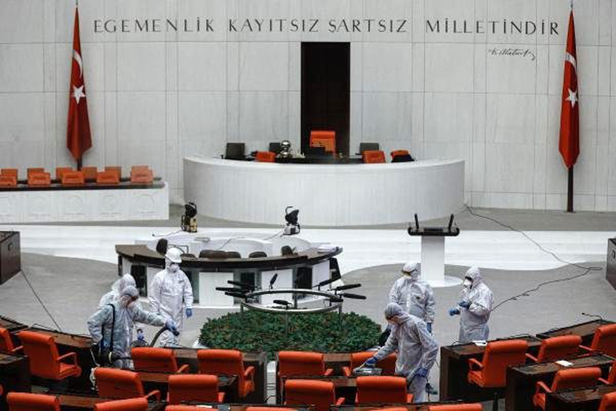 Meclis Genel Kurul salonu dezenfekte edildi