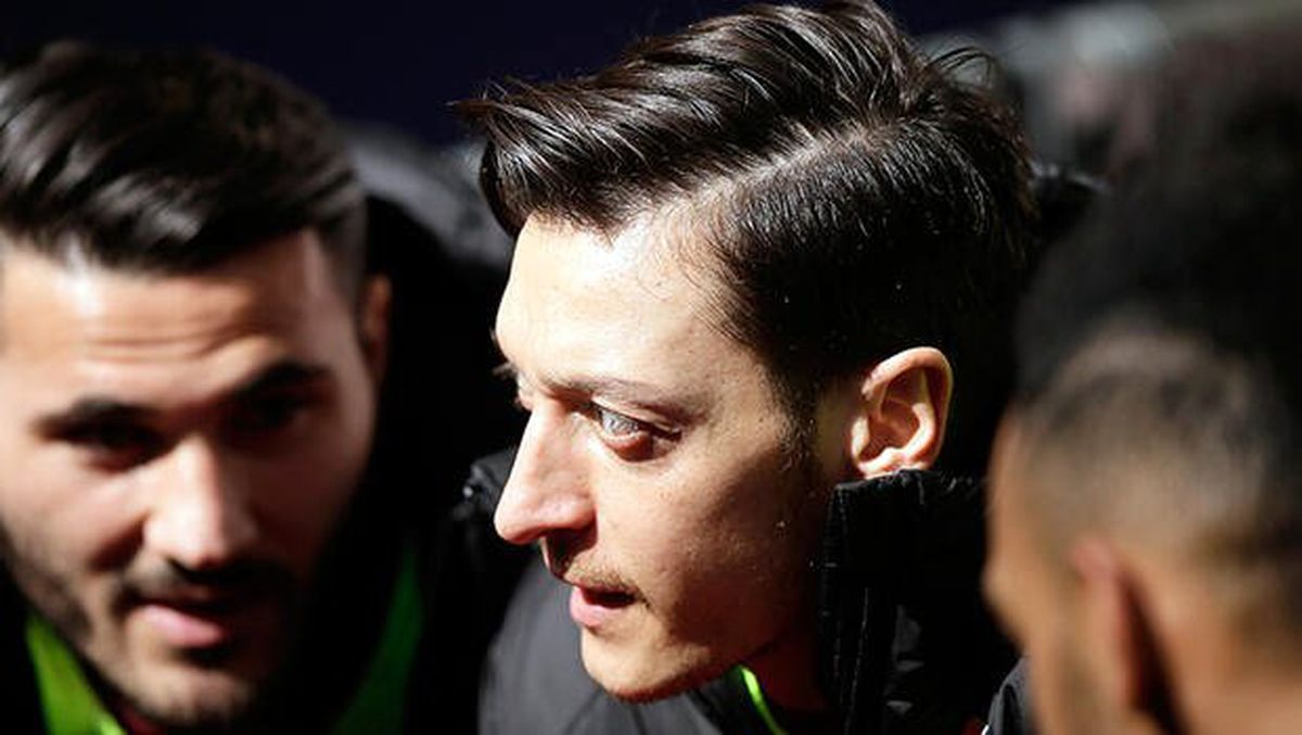 Mesut Özil\'den corona virüs açıklaması!