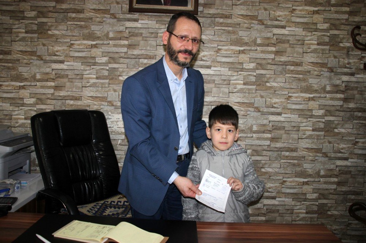 Öğrenciler birincilik ödülünü hayır kurumuna bağışladılar