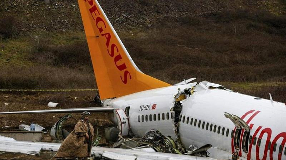 Pegasus raporu: Yıldırım çarptı, pilotlar panikledi, kule talimatları anlaşılmadı, geç fren yapıldı