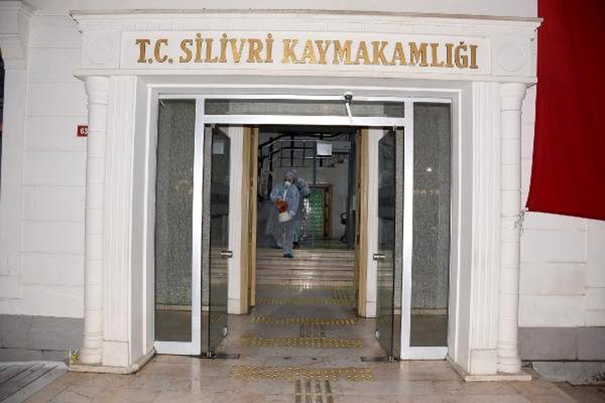 Silivri Belediyesi, koronavirüse karşı dezenfekte çalışmaları yapıyor