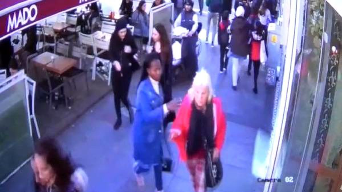 Şişli\'de ortalığı birbirine katan Nijeryalı kadın kamerada