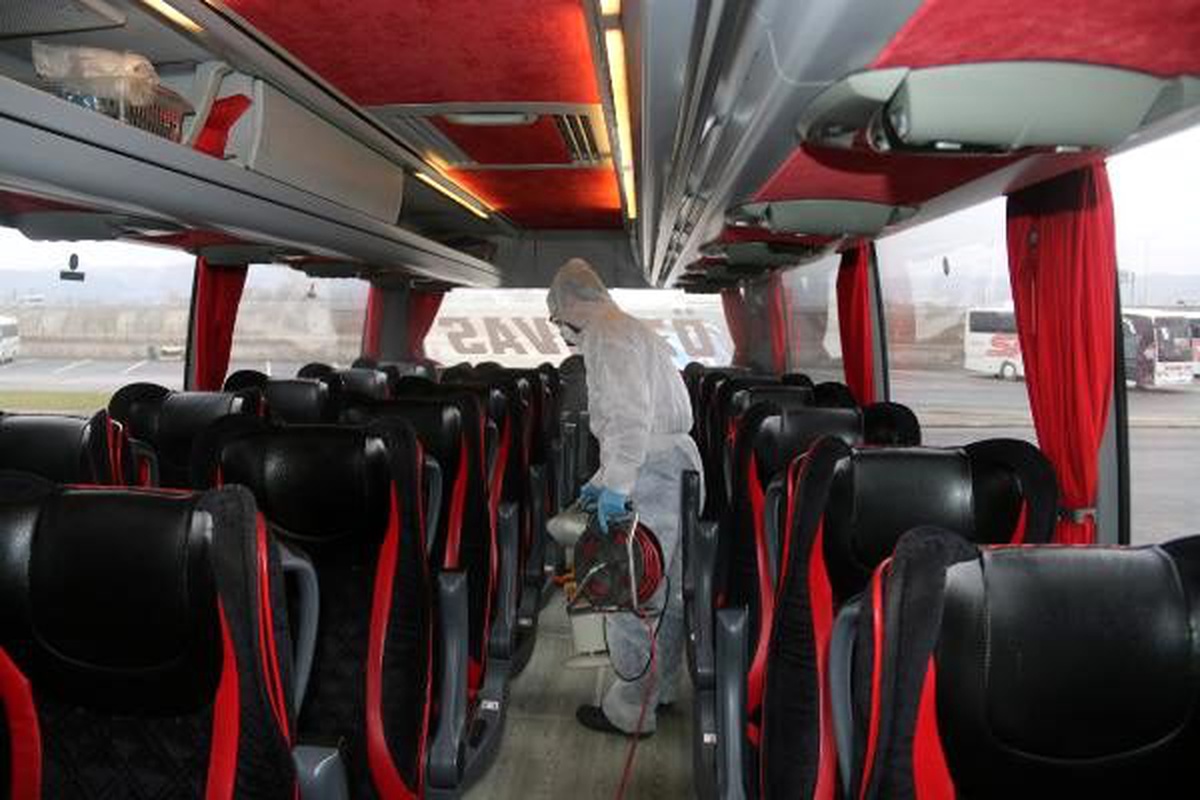 Sivas\'ta yolcu otobüsleri koronavirüse karşı ilaçlandı