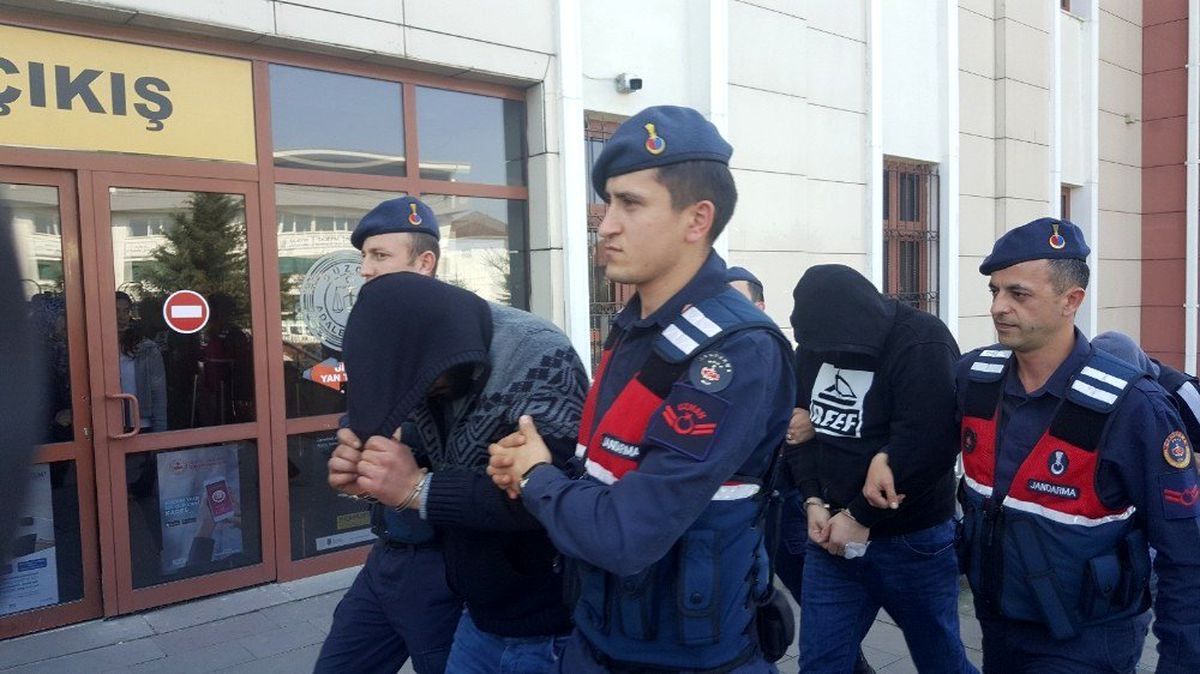 Suç örgütüne darbe: 5 tutuklama