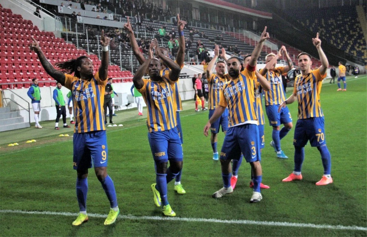 Süper Lig: MKE Ankaragücü: 2 - Çaykur Rizespor: 1 (İlk yarı)