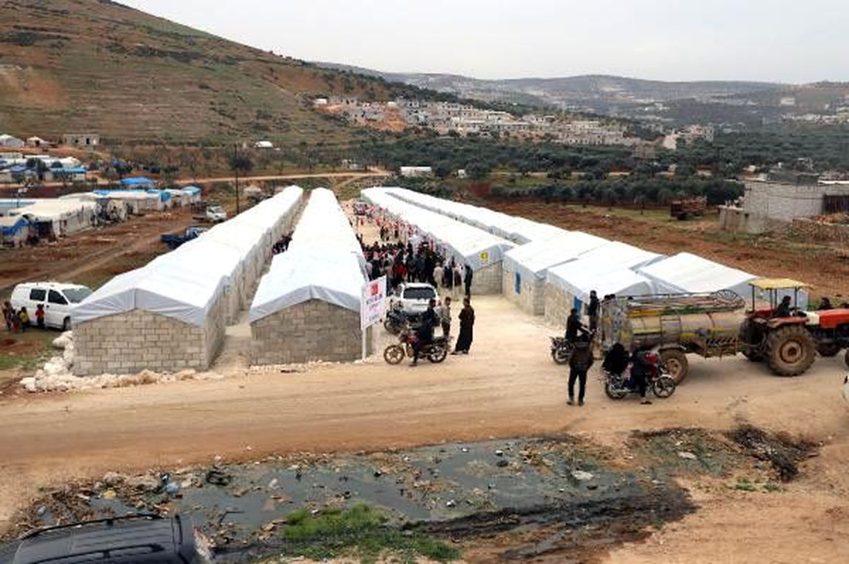 Suriye\'de savaş mağdurları briket evlere yerleşti