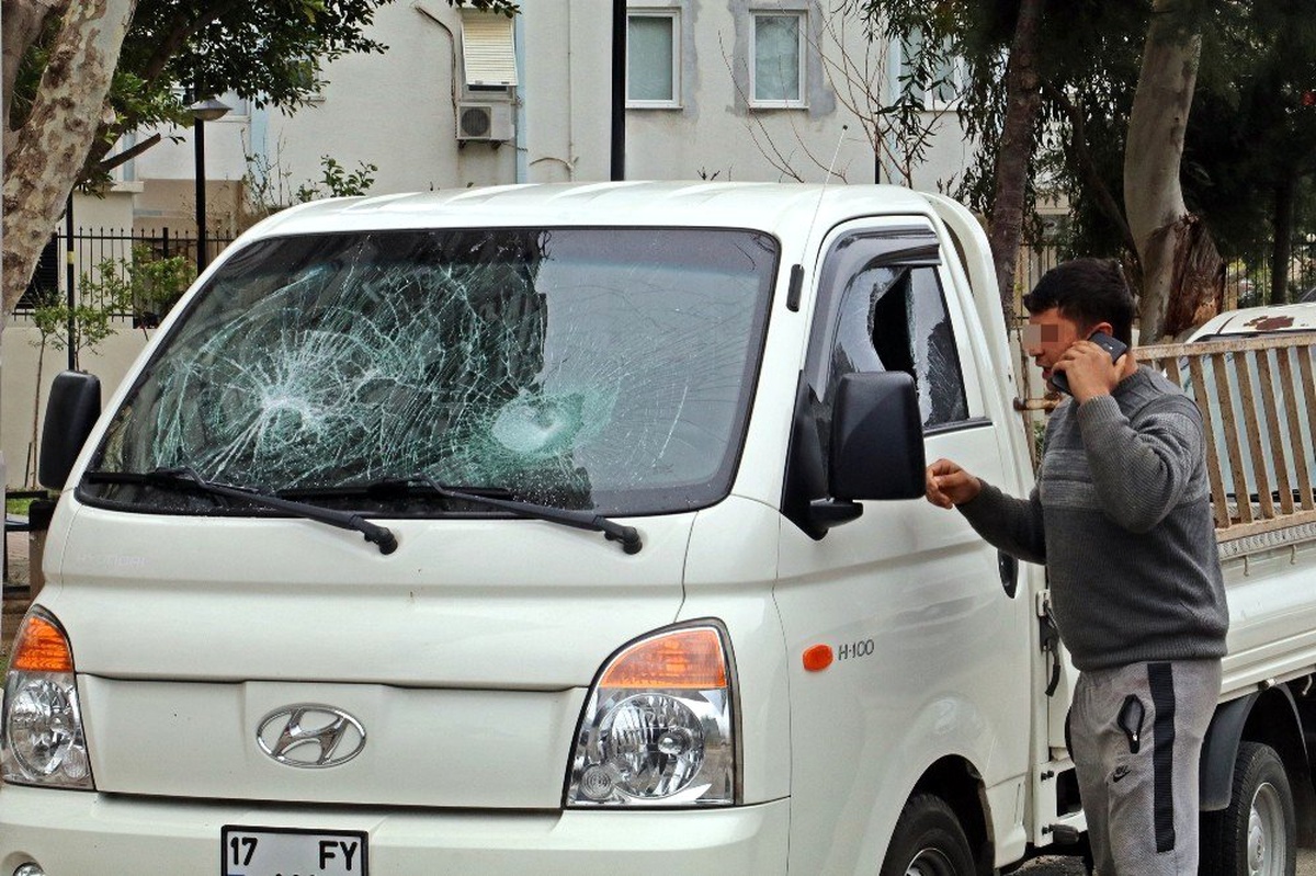 Tartıştığı akrabasına kızdı, sinirini emanet kamyonetten çıkardı