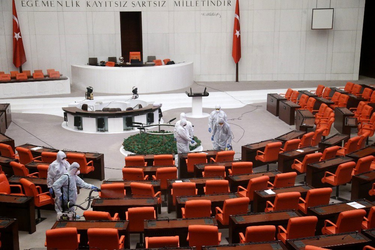 TBMM Genel Kurulu salonu korona virüsüne karşı ilaçlandı