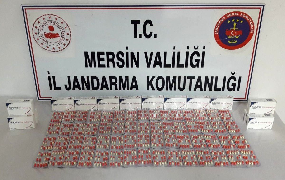 Yeşil reçeteli ilaçları satarken yakalandılar