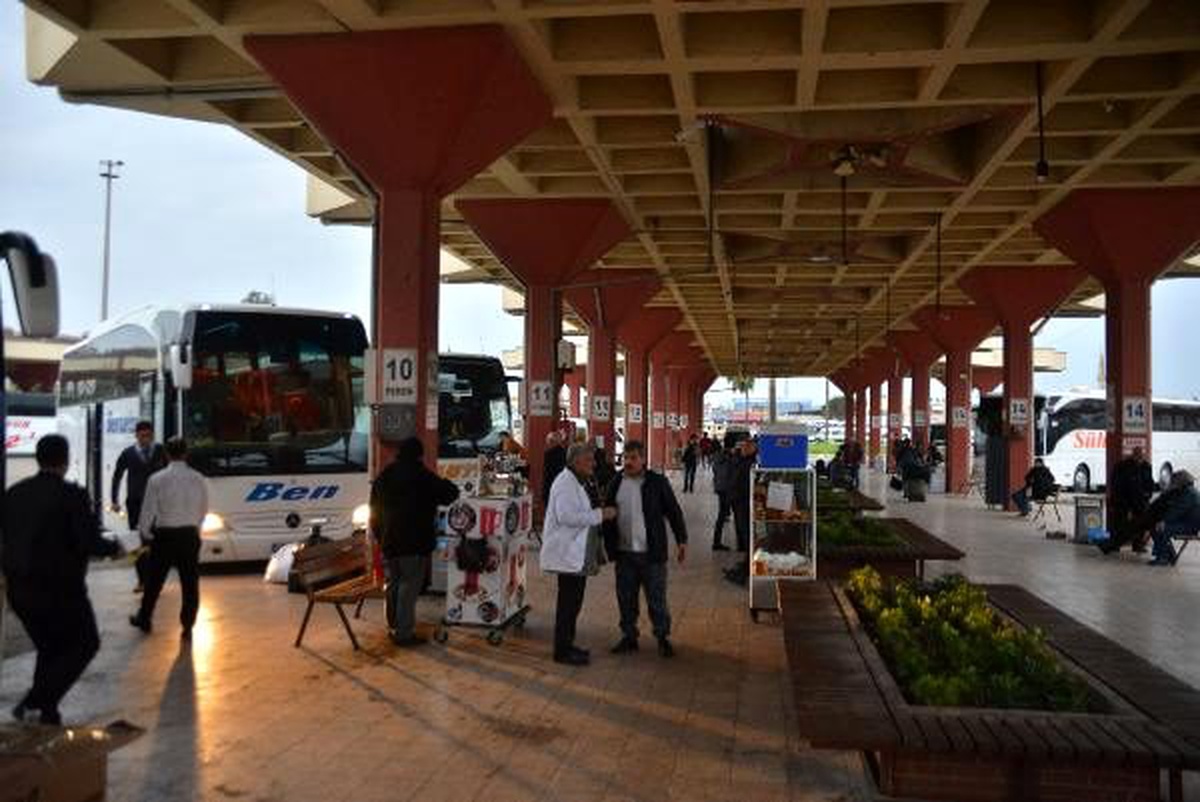 Yolcu otobüsleri, koronavirüse karşı dezenfekte ediliyor