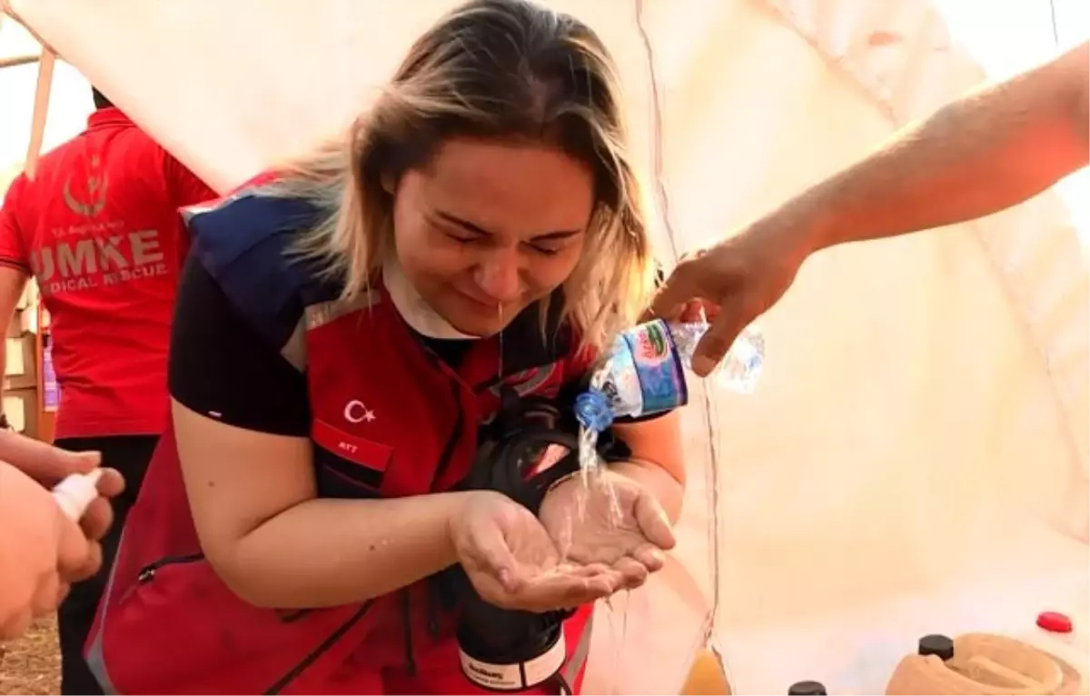 Yunanistan tarafından atılan gaz fişekleri sağlık çadırına isabet etti