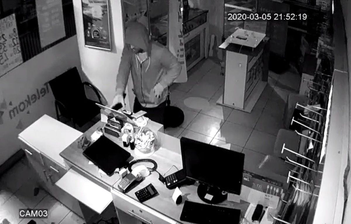 20 saniyede 3 cep telefonu çaldı