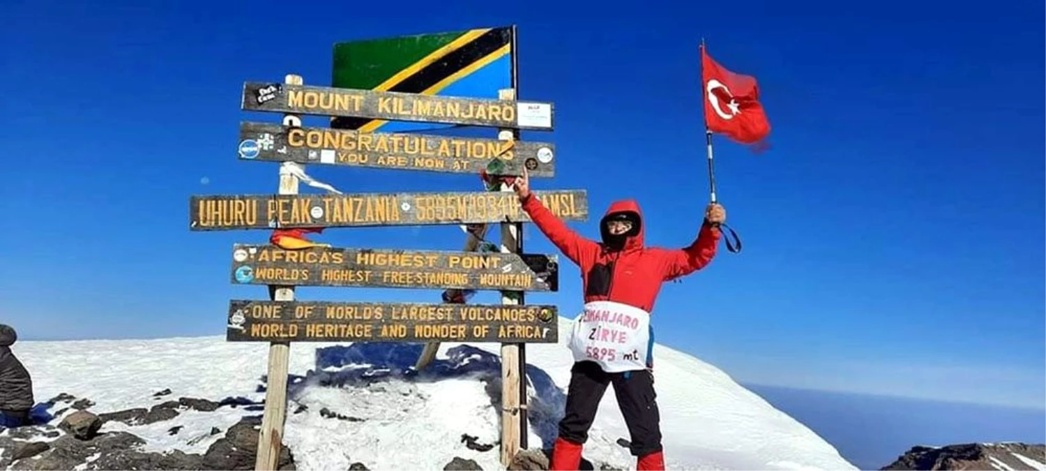 71 yaşındaki delikanlı Türk bayrağını Afrika\'nın en yüksek dağına dikti