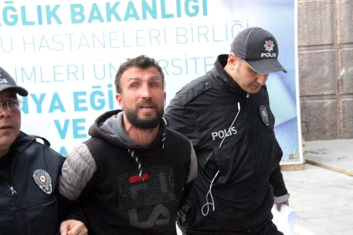 Ablasını öldürdü, sağlık kontrolüne götürülürken şarkı söyledi
