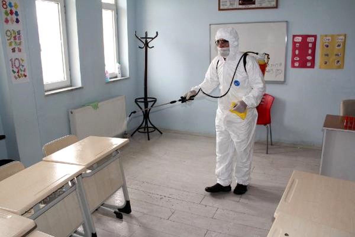 Ağrı\'da okullar koronavirüse karşı dezenfekte edildi