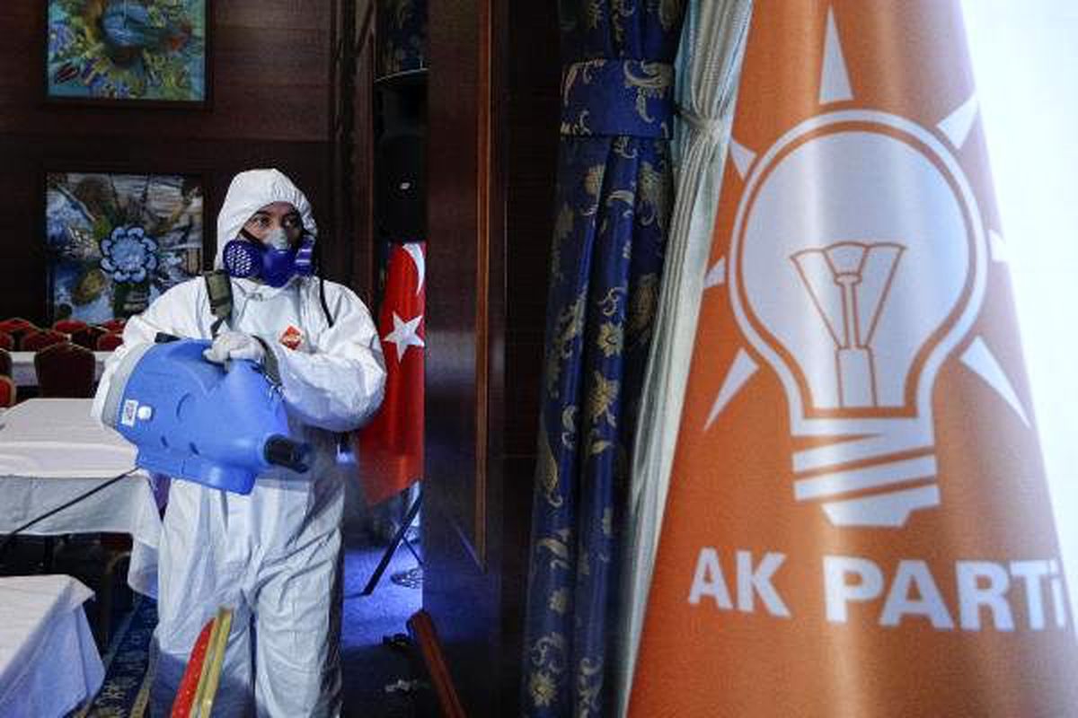 AK Parti Genel Merkezi dezenfekte edildi