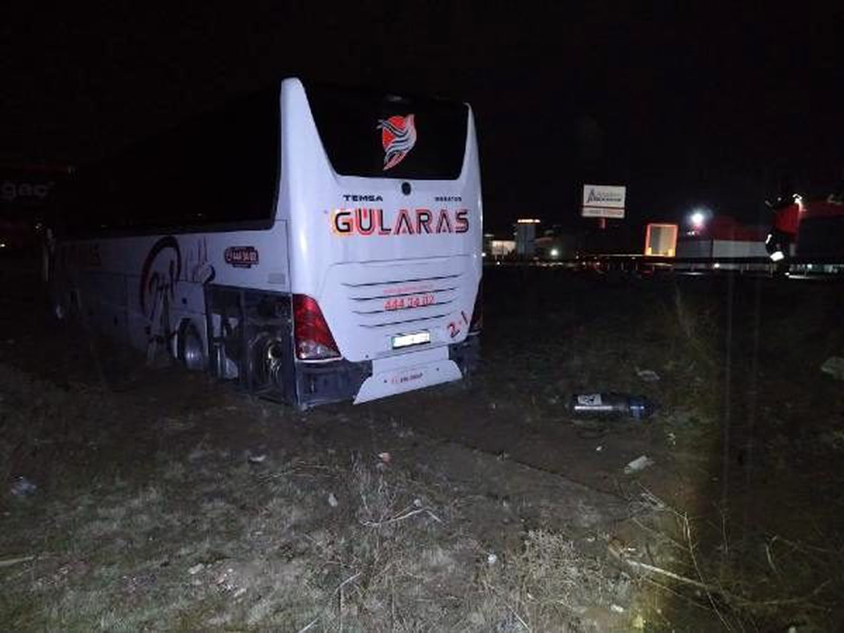Aksaray\'da yolcu otobüsü TIR\'a çarptı: 44 yaralı