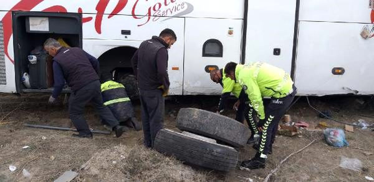 Aksaray\'da yolcu otobüsü TIR\'a çarptı: 44 yaralı (3)