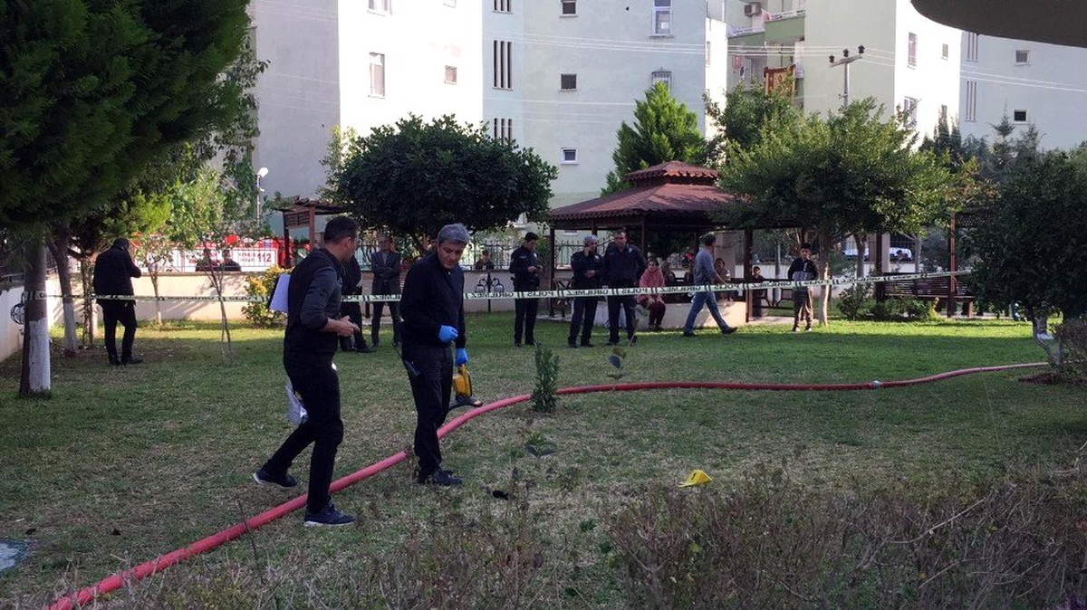 Apartmandaki yangından korkan kadın 8. kattan aşağı düştü