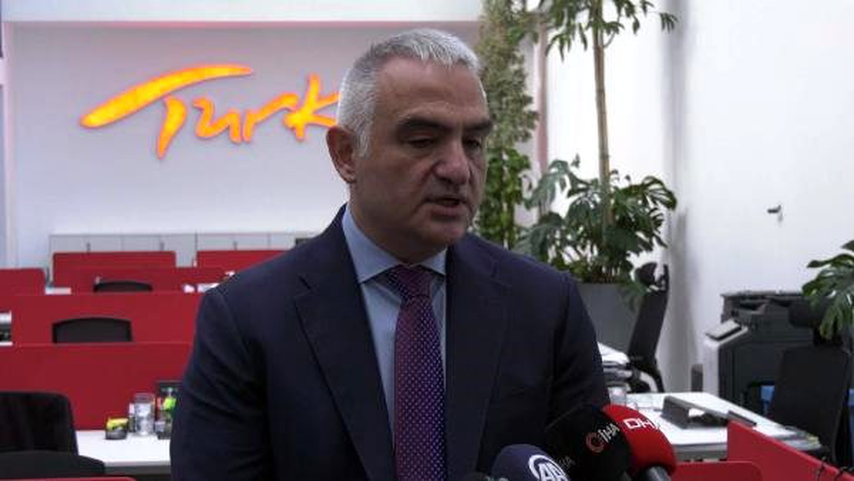 Bakan Ersoy: Özel tiyatrolara destek olacağız