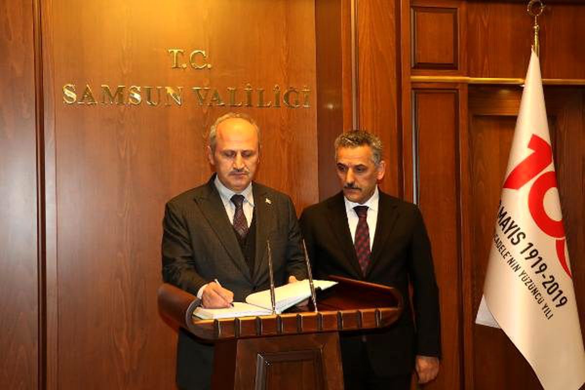 Bakan Turhan\'dan karşılayanlara \'gönül selamı\' (2)