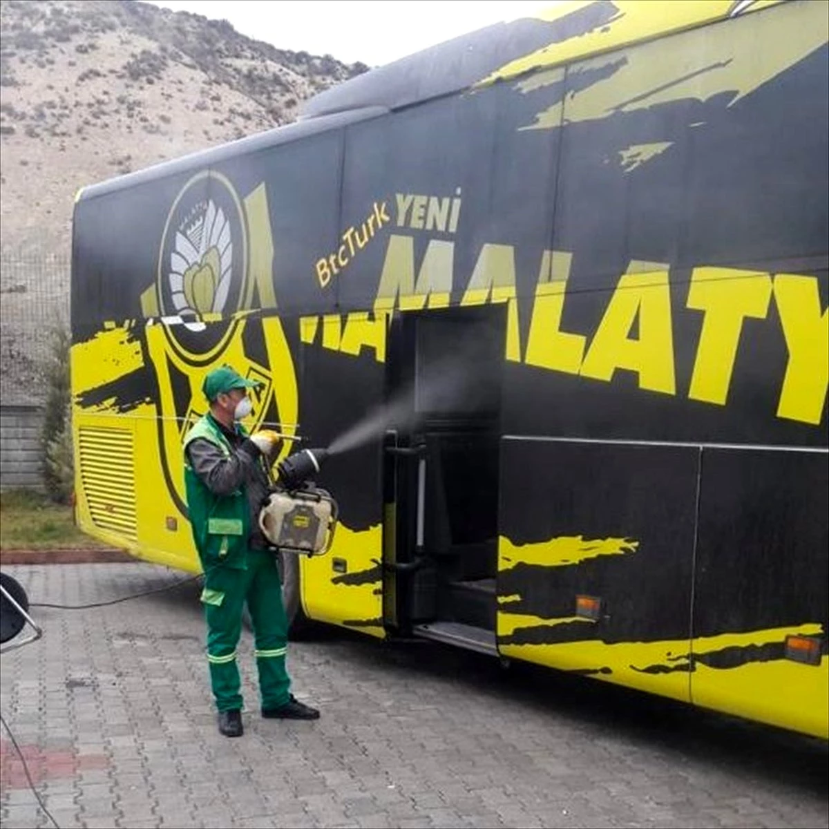 BtcTurk Yeni Malatyaspor takım otobüsü dezenfekte edildi