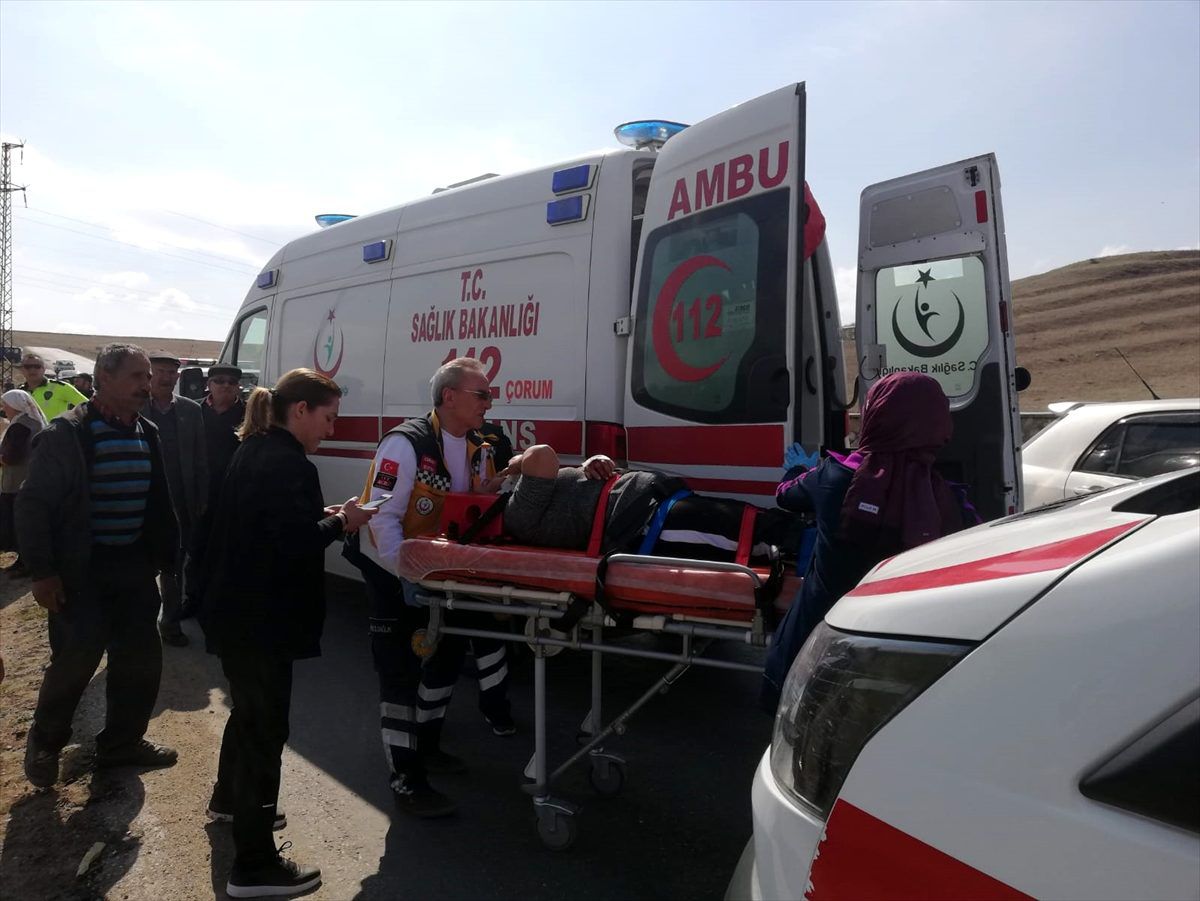 Çorum\'da otomobilin devrilmesi sonucu bir kişi öldü, bir kişi yaralandı