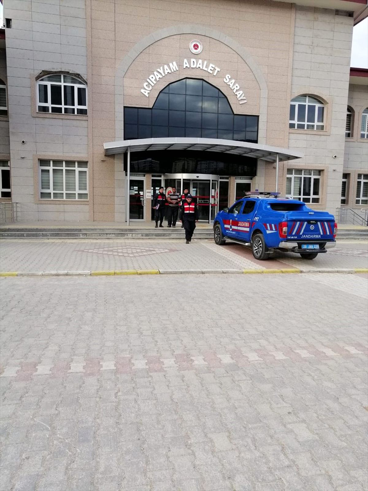 Denizli\'de yaşlı kadının evinden parasını çalan zanlı yakalandı
