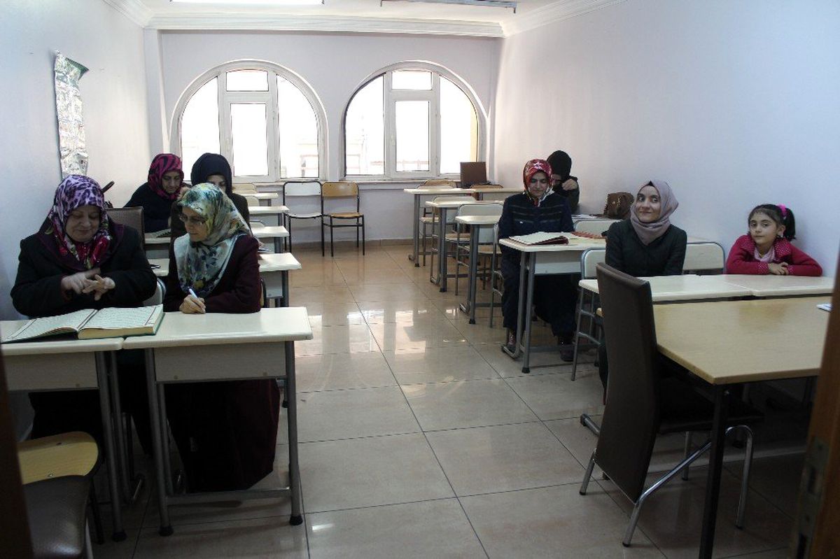 Elazığ\'da işitme engelliler, İşaret diliyle Kur\'an-ı Kerim öğreniyor