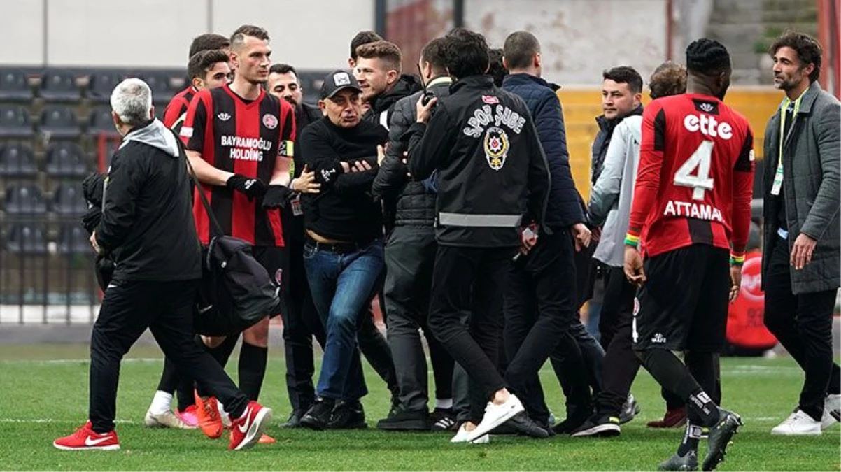 Fatih Karagümrük-Altay maçının ardından saha karıştı