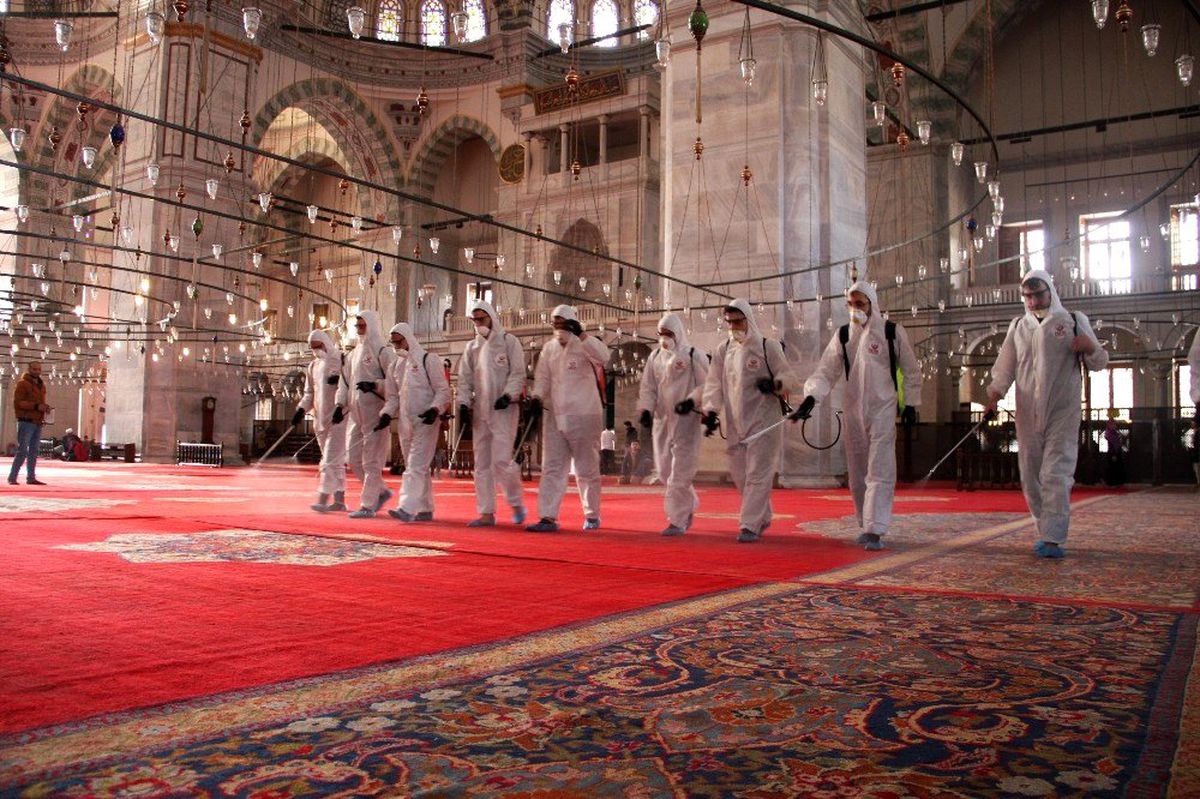 Fatih\'te dezenfekte çalışmaları devam ediyor