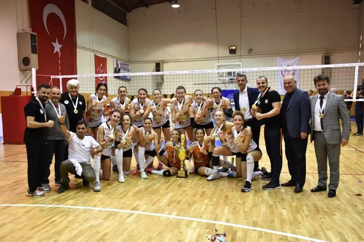 Filede Sakarya Voleybol ile Numune Gençlik 1. Lige yükseldi