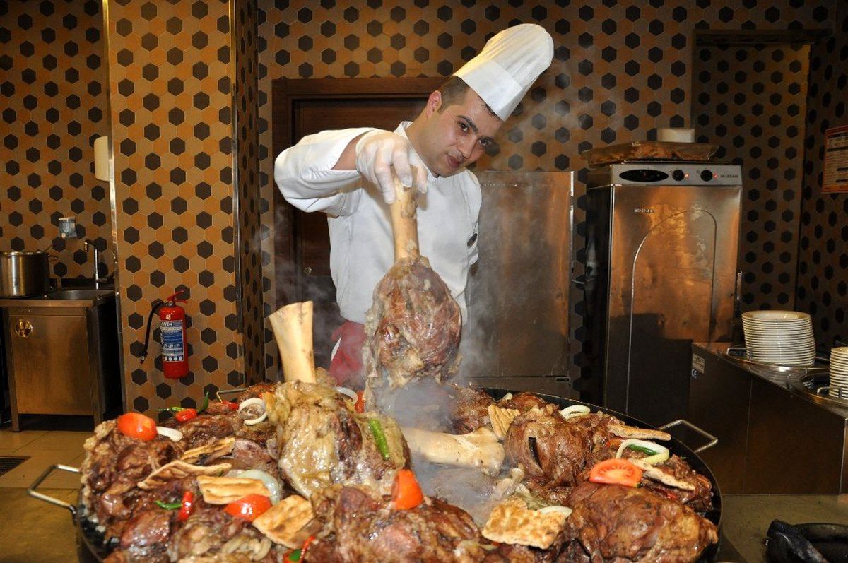 Gastronomi şehri Afyonkarahisar\'da termal oteller misafirlerine yöresel lezzetler sunuyor