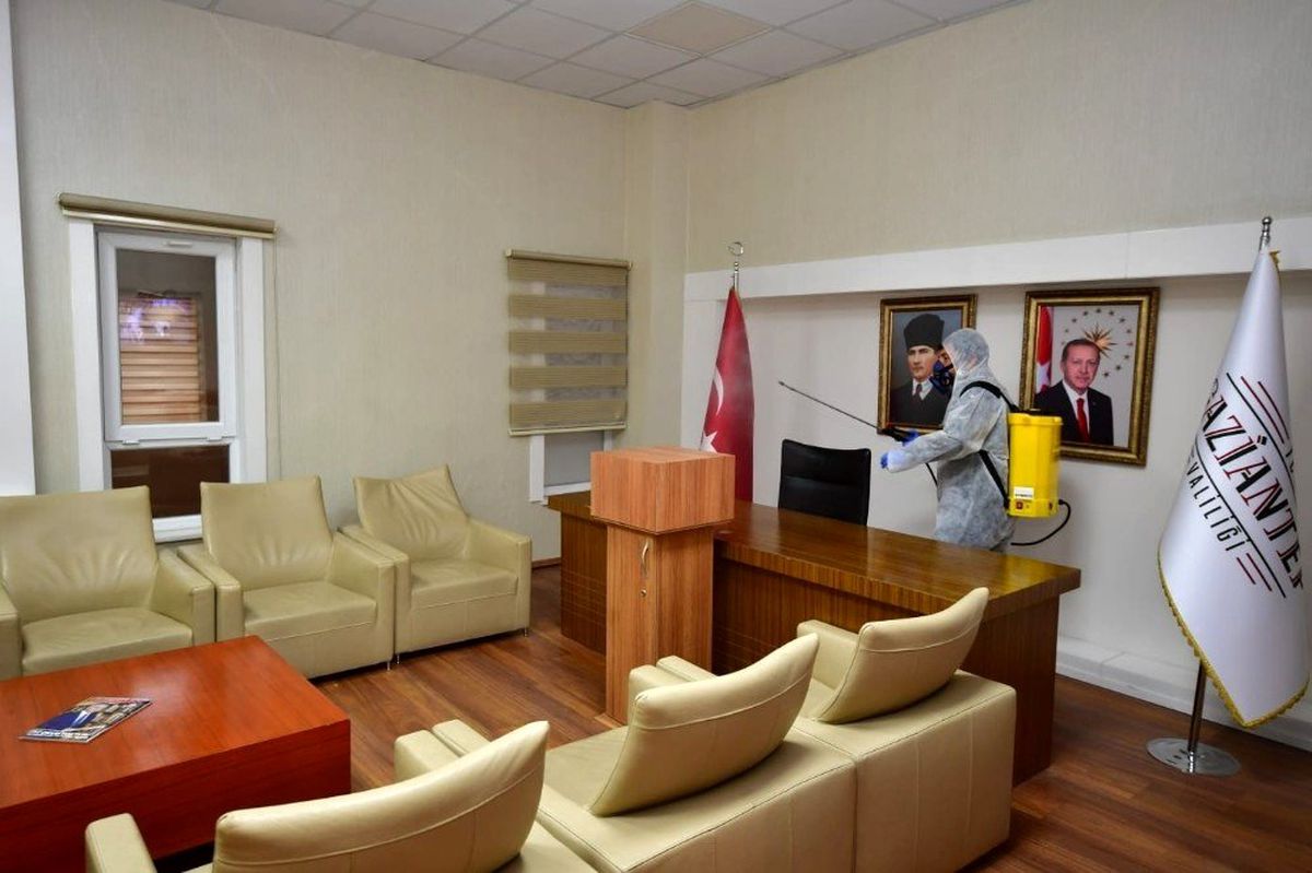 Gaziantep\'te valilik binası dezenfekte edildi