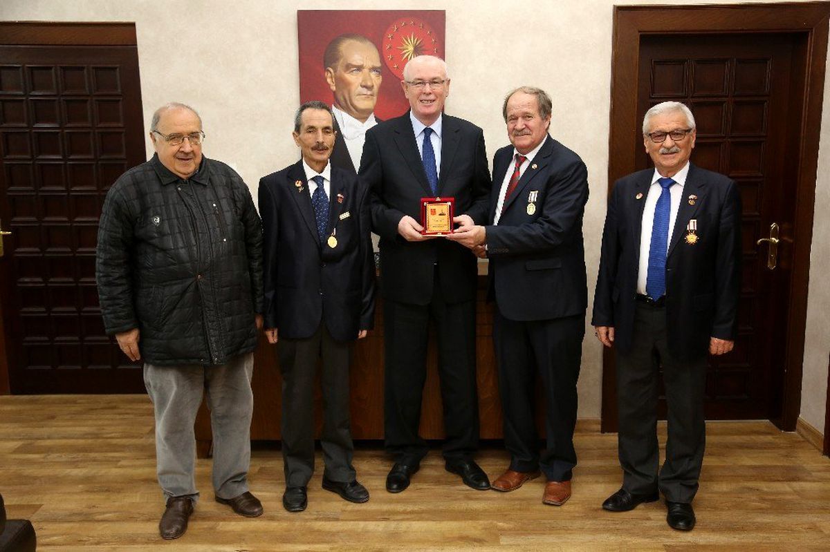 Gazilerden Başkan Kurt\'a ziyaret