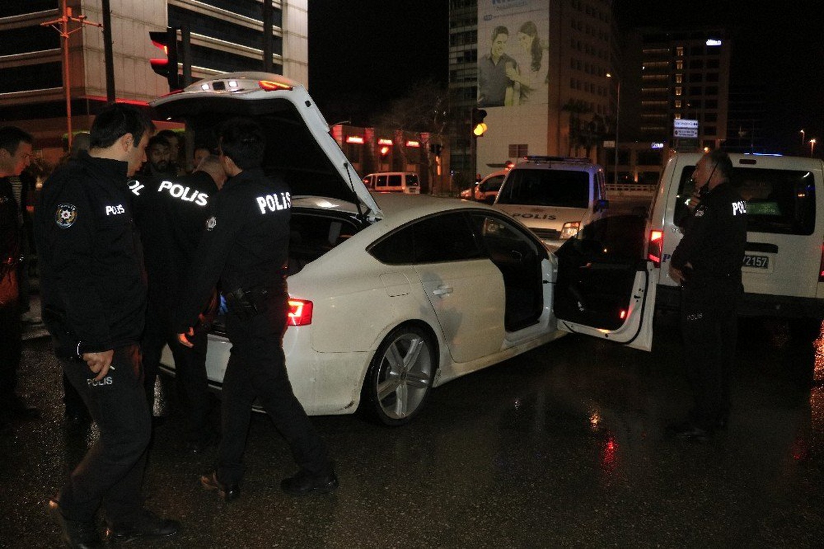 Havaya ateş açan maganda otomobiliyle kaçmak isterken yakalandı