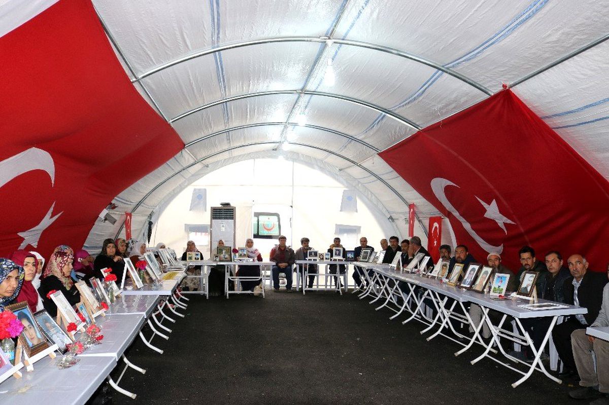 HDP önündeki ailelerin evlat nöbeti 194. gününde