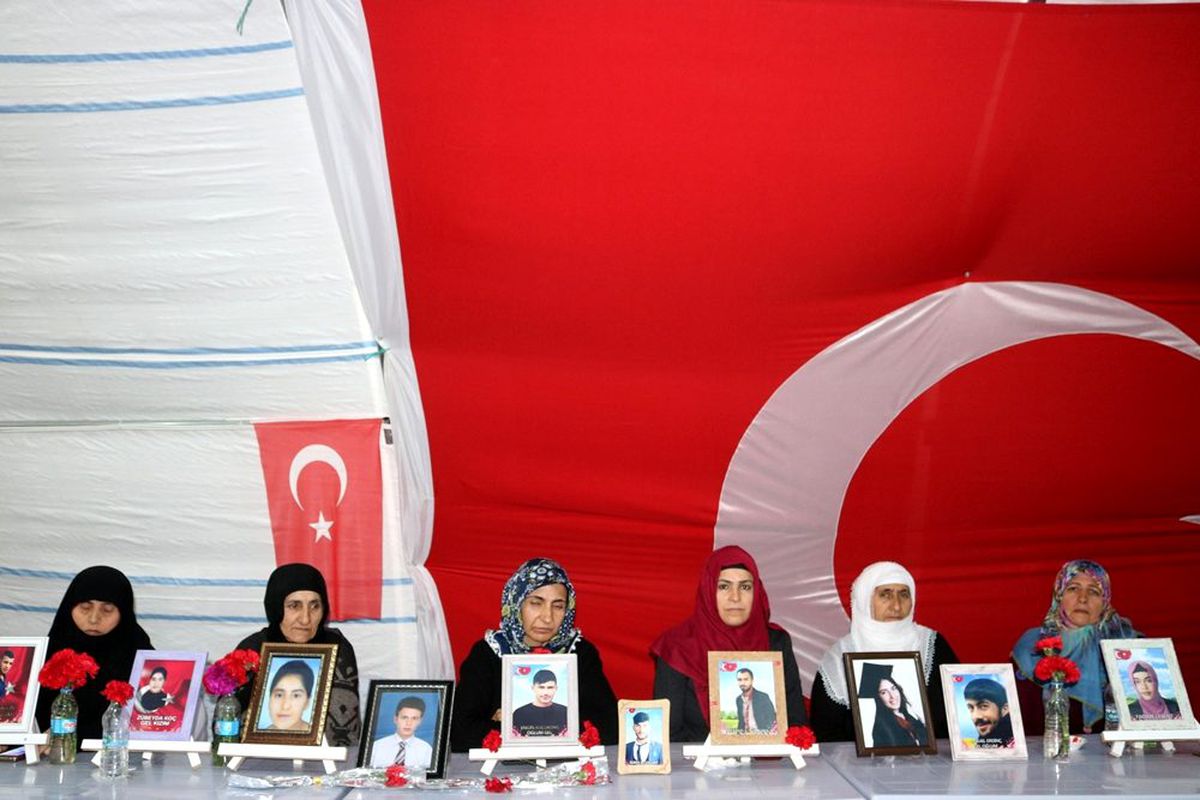 HDP önündeki ailelerin evlat nöbeti 194. gününde