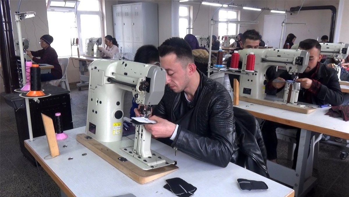 İşsiz gençler hem nitelikli elemana dönüşüyor, hem de iş buluyor