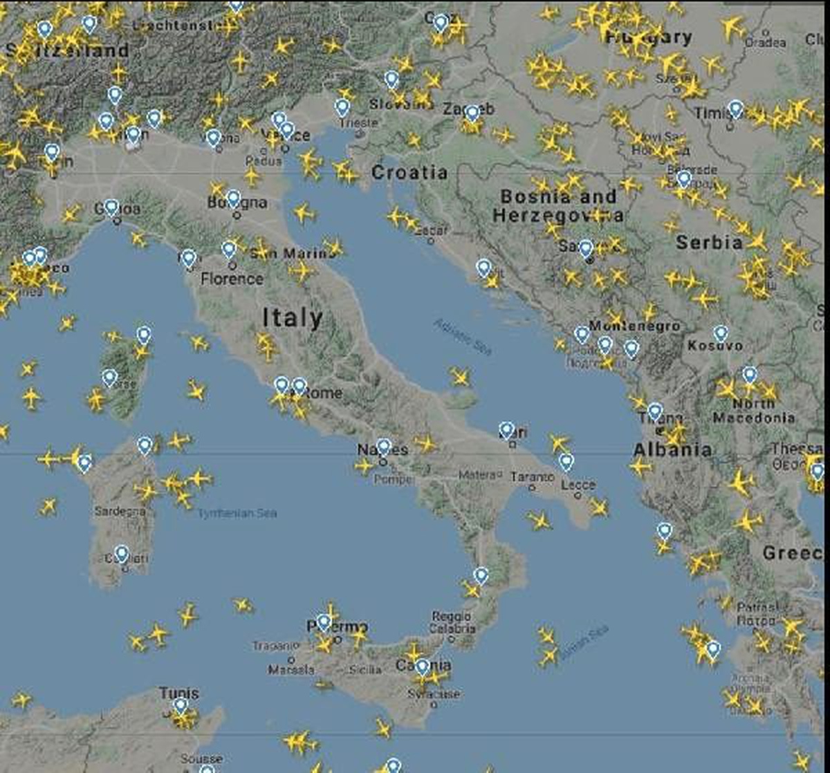 İtalya hava sahasındaki uçak trafiğindeki büyük düşüş radara da yansıdı