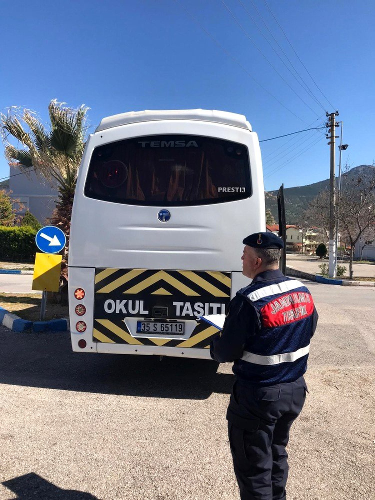 İzmir\'de huzur ve güven operasyonu: 35 şahıs yakalandı