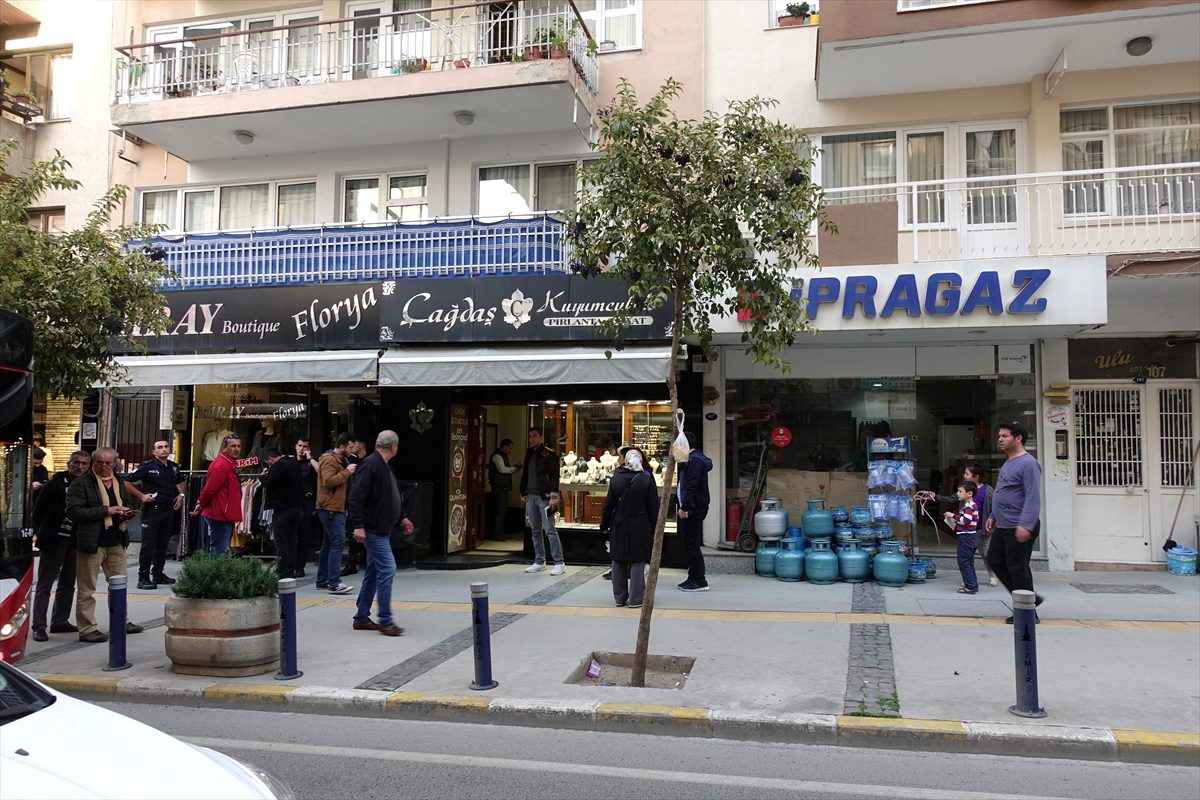 İzmir\'de kuyumcu soyguncuları yakalandı