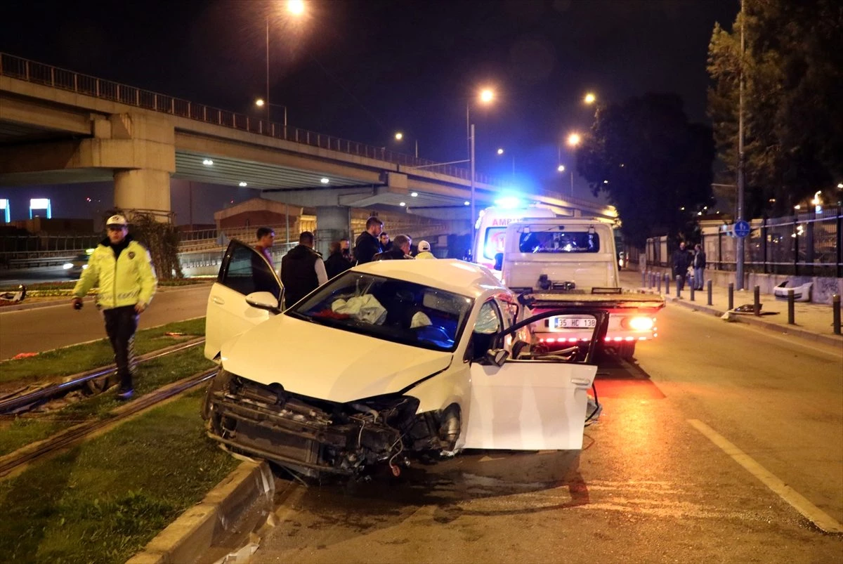 İzmir\'de trafik kazası: 4 yaralı