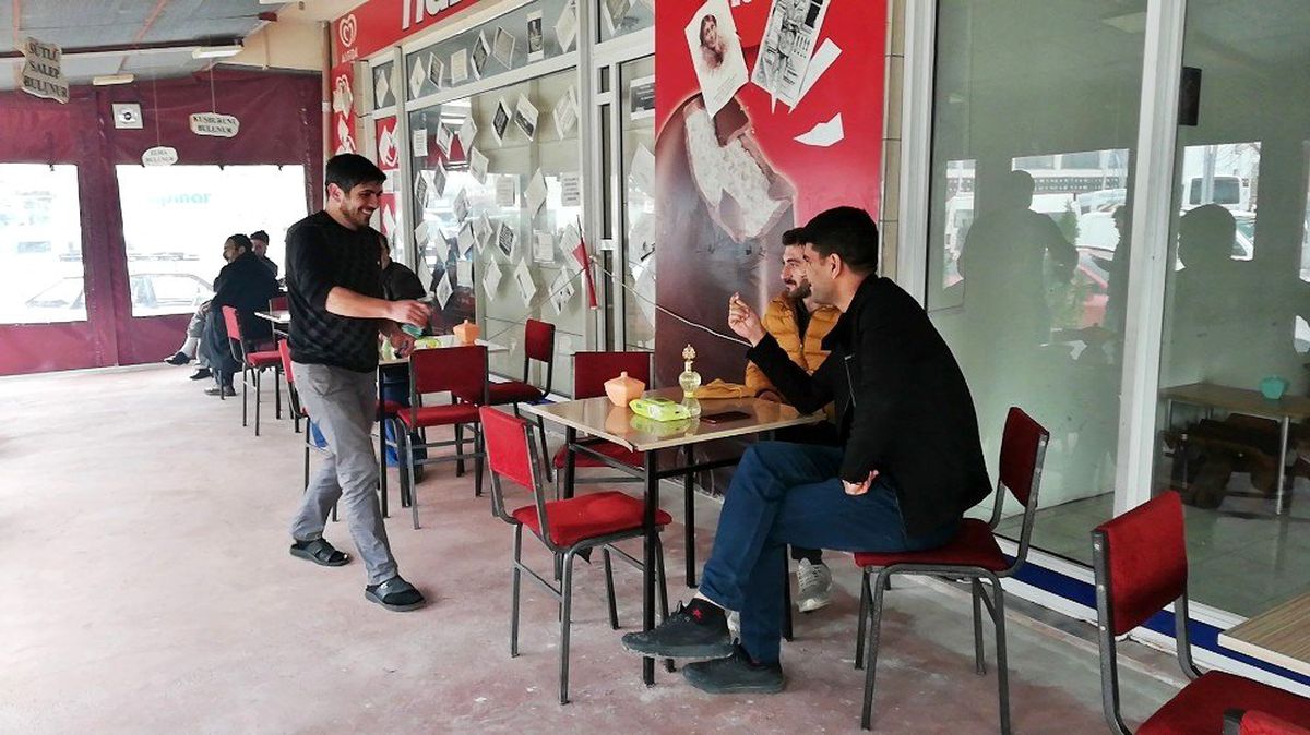 Kahvehanede kolonyalı korona virüs önlemi