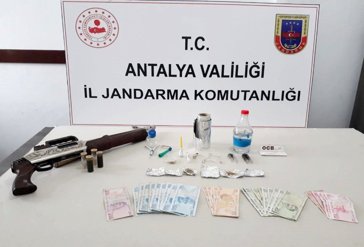 Kaş\'ta uyuşturucu operasyonu: 2 gözaltı