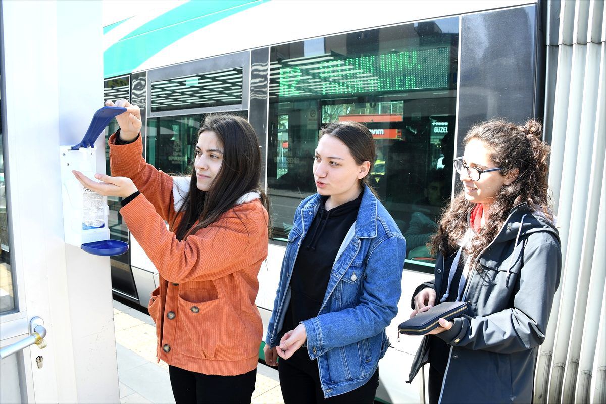 Konya\'da otogar ve toplu ulaşım duraklarına dezenfektan kuruldu